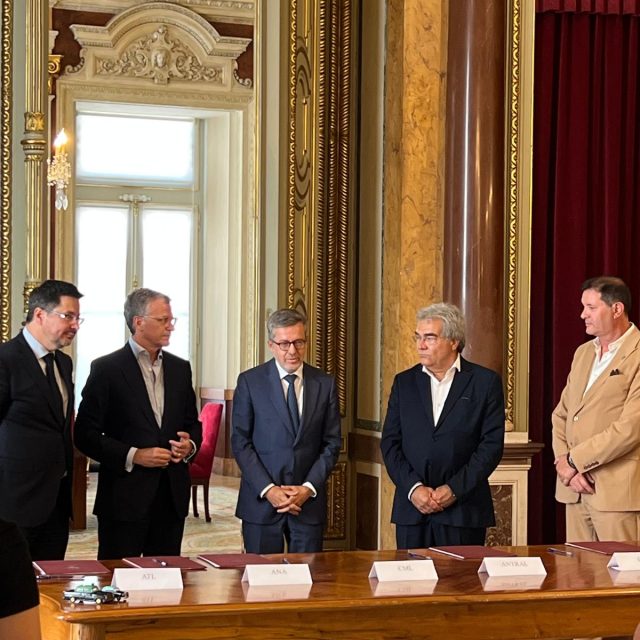 ANTRAL assina protocolo para o funcionamento da praça de táxis do Aeroporto de Lisboa