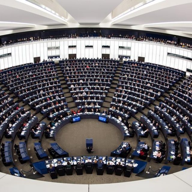 Parlamento Europeu analisa levantamento das restrições COVID-19