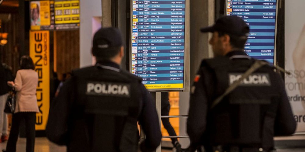 Polícia do Aeroporto de Lisboa e Porto, limita Entrada de Passageiros nos Veículos Táxi