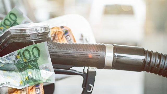 Apoio aos combustíveis: novo decreto-lei prevê 120 euros por táxi